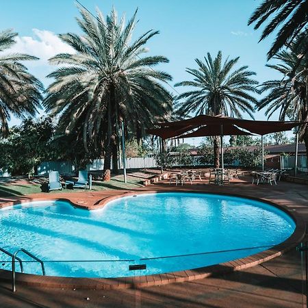 Seasons Hotel Нюман Екстериор снимка