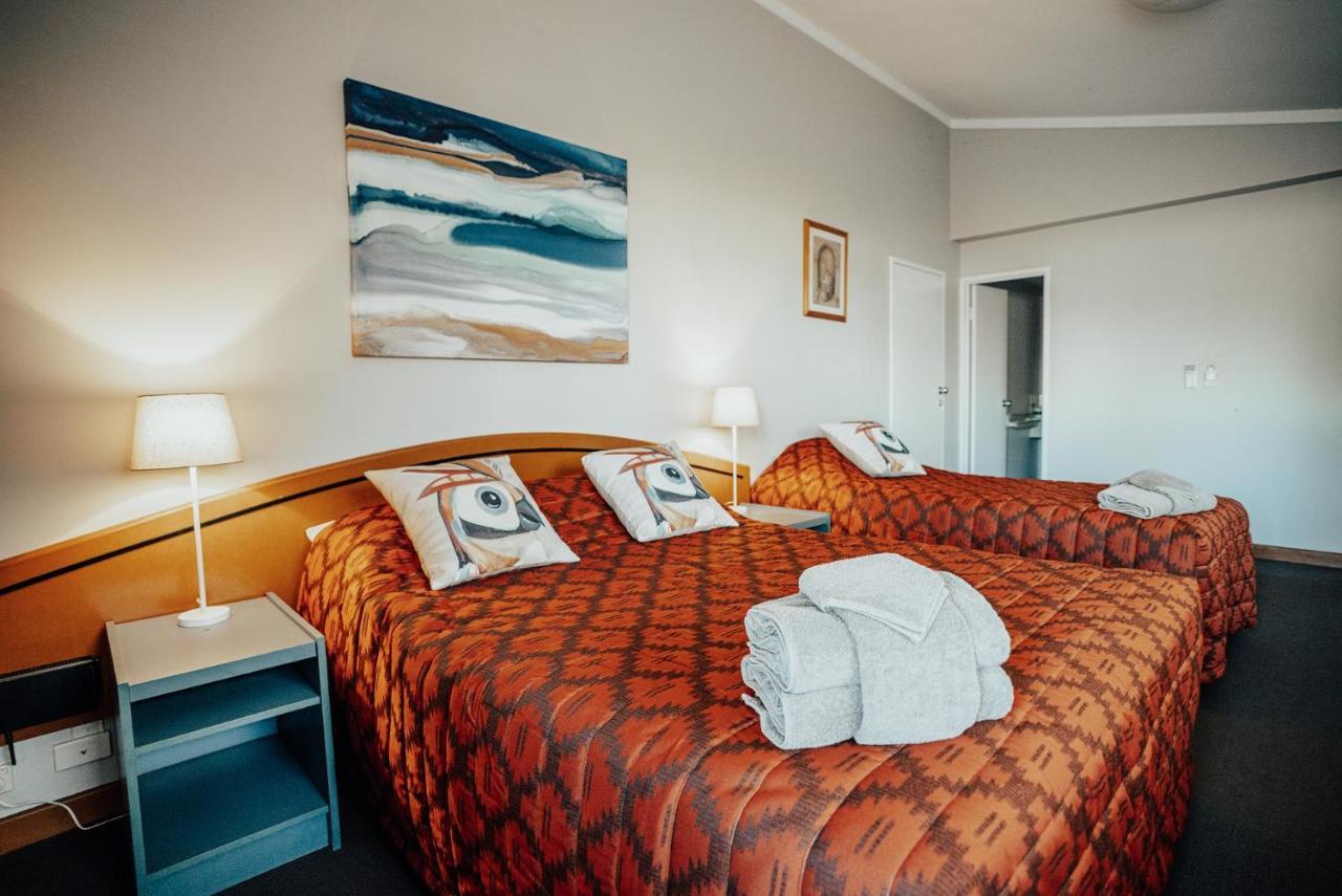 Seasons Hotel Нюман Екстериор снимка