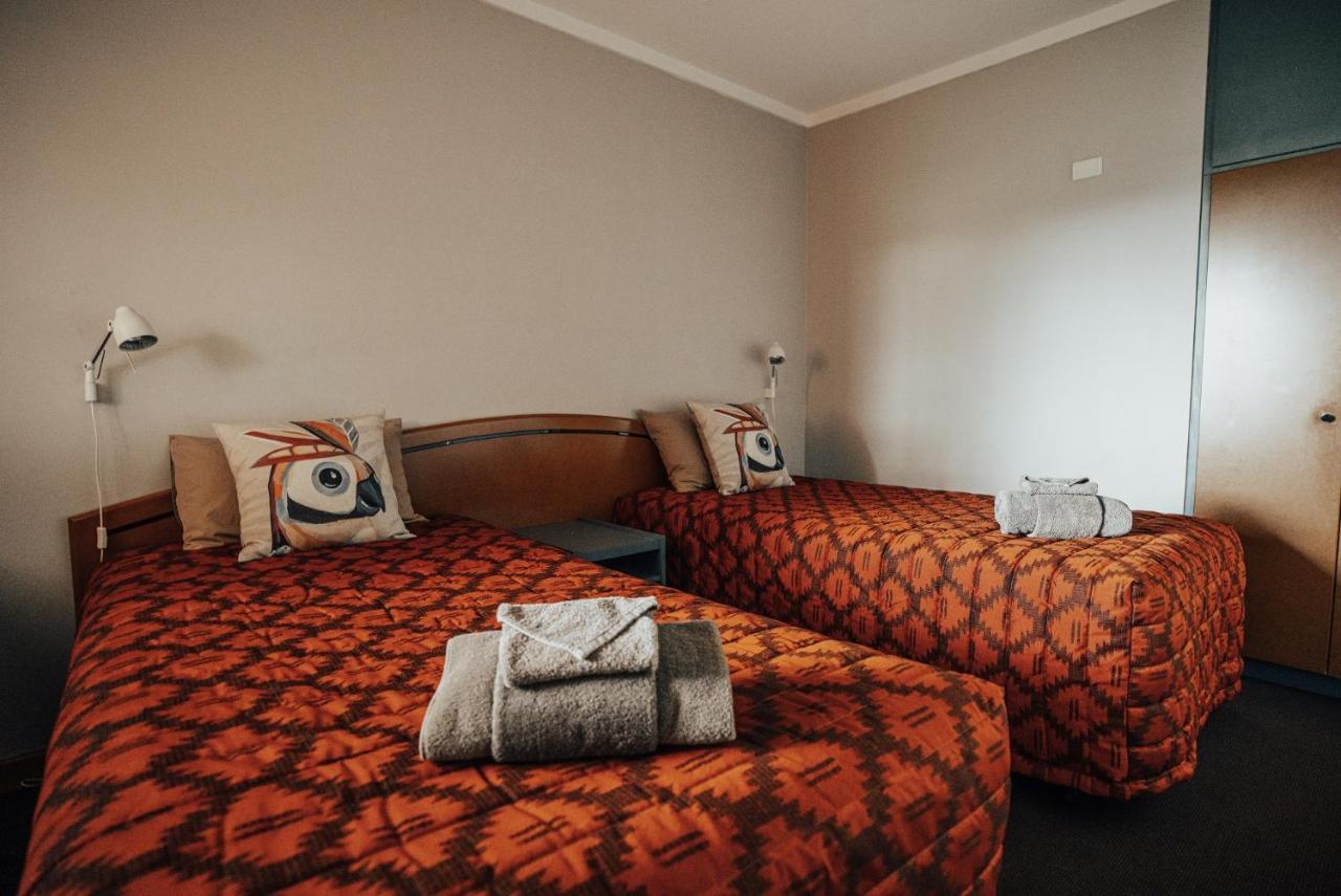 Seasons Hotel Нюман Екстериор снимка