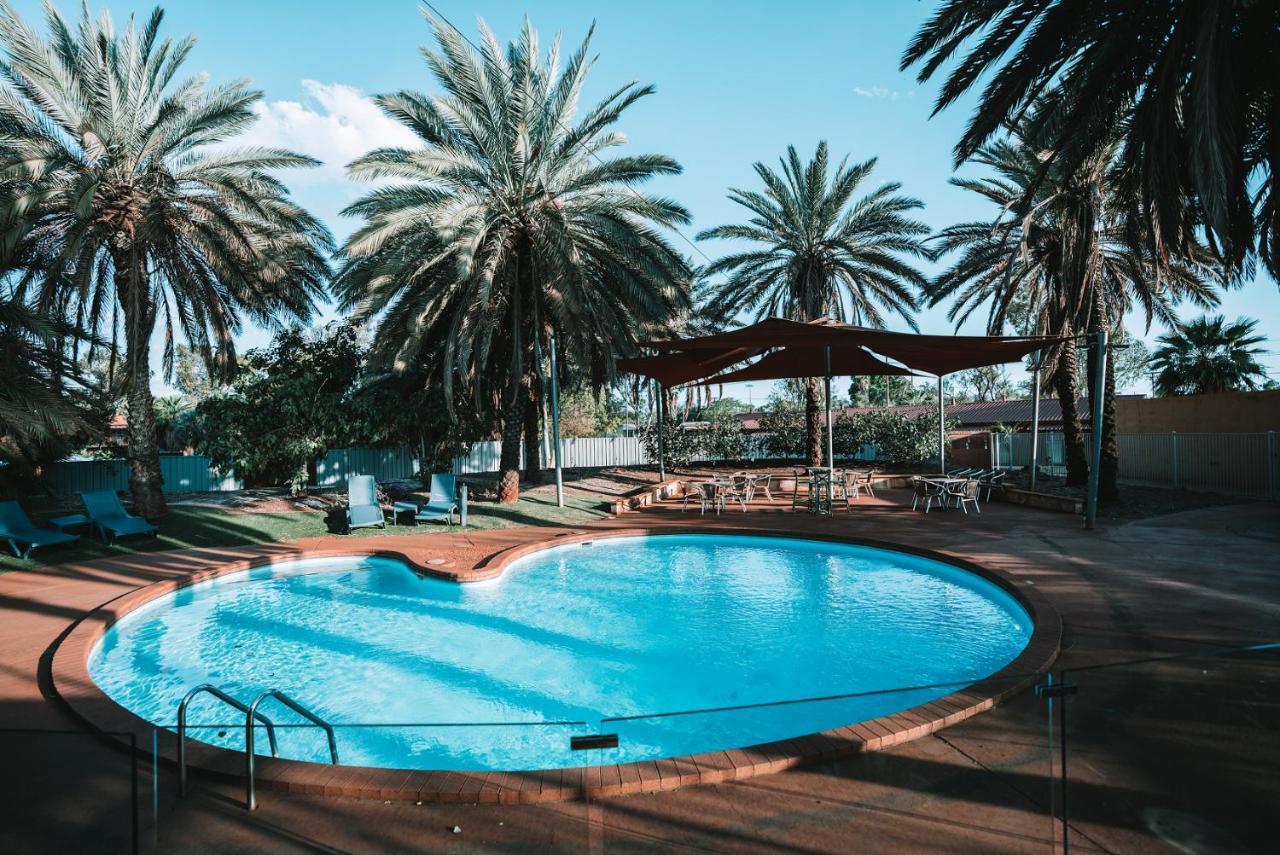 Seasons Hotel Нюман Екстериор снимка