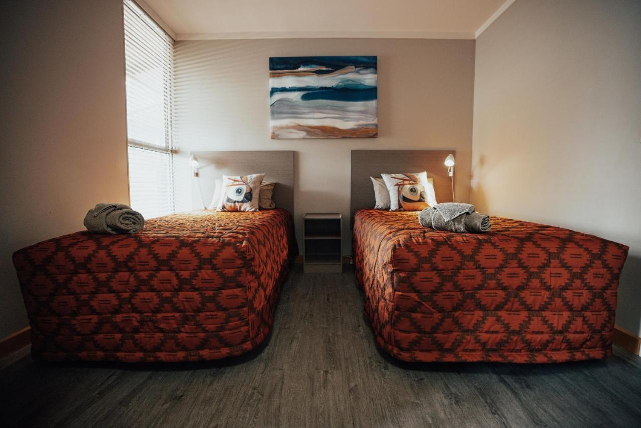 Seasons Hotel Нюман Екстериор снимка
