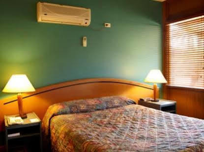 Seasons Hotel Нюман Екстериор снимка